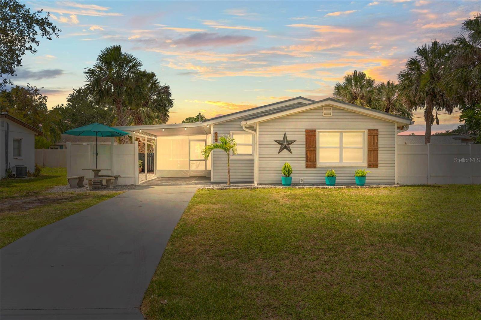 Apollo Beach, FL 33572,512 FLAME TREE DR