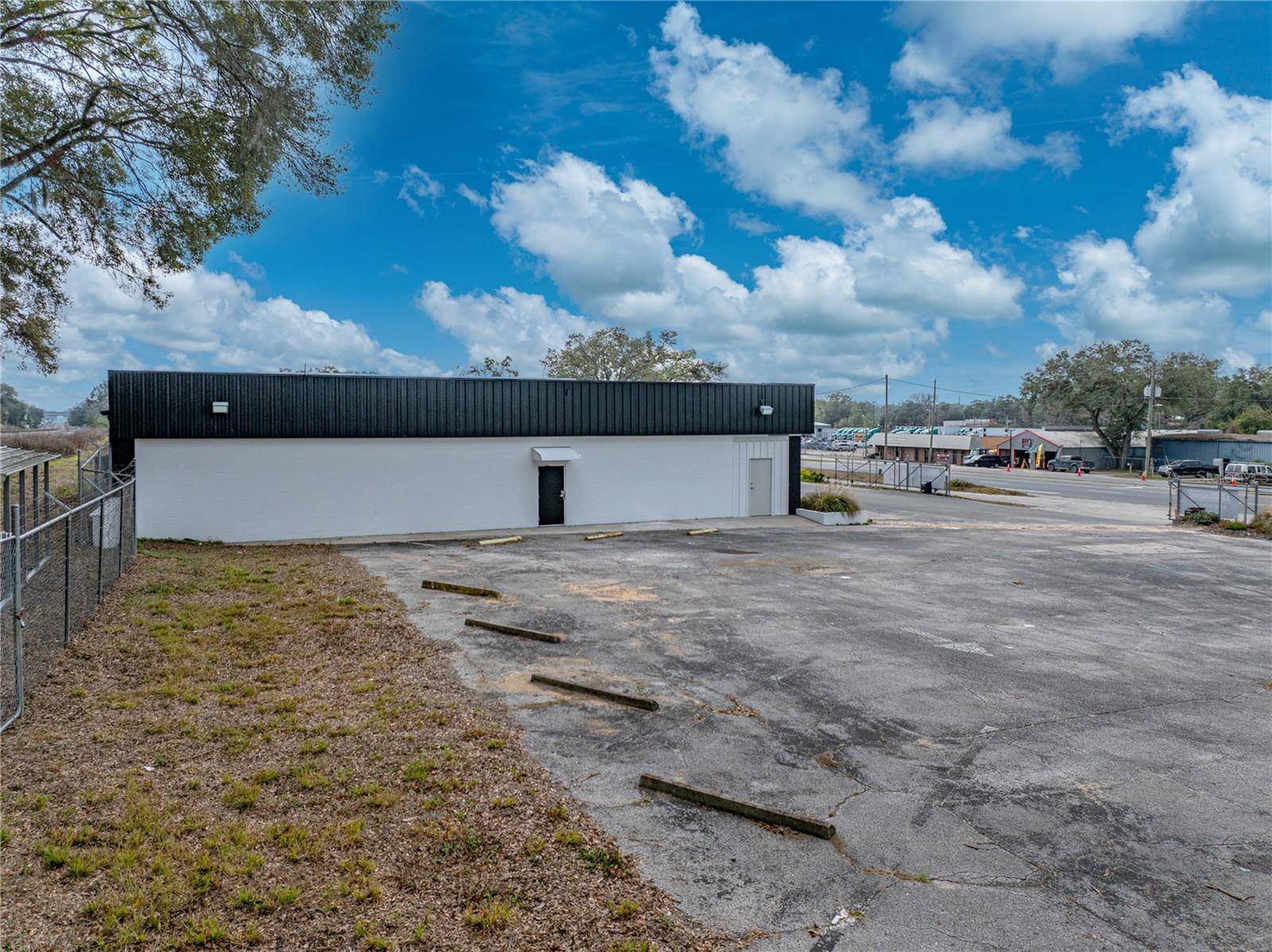 Dade City, FL 33523,15552 US HIGHWAY 301