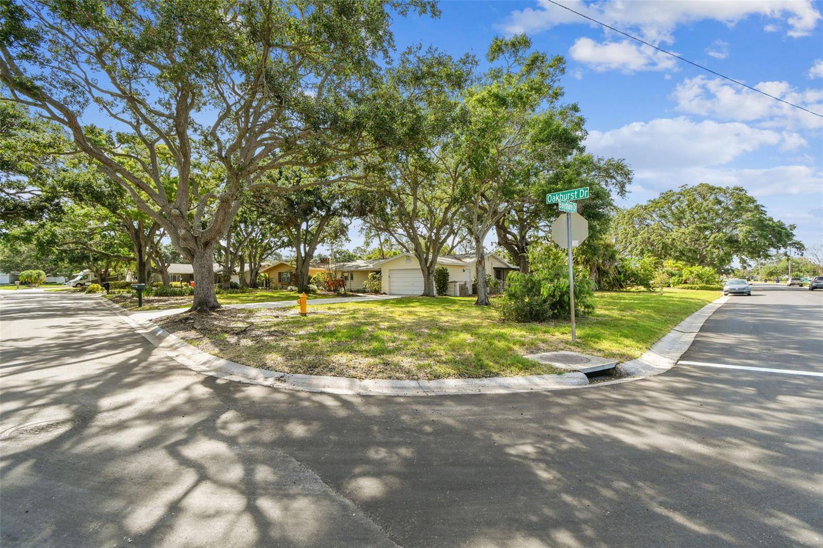 Seminole, FL 33772,5825 OAKHURST DR