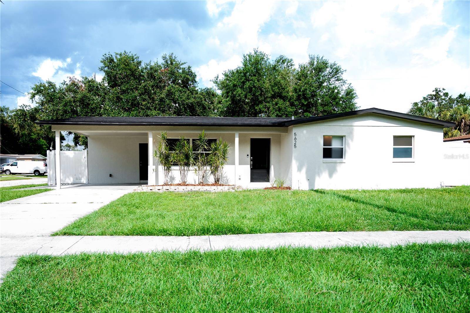 Tampa, FL 33615,5625 GATEWAY DR