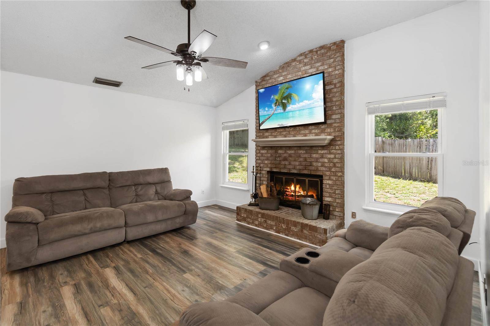Apopka, FL 32712,722 SWAYING PALM DR
