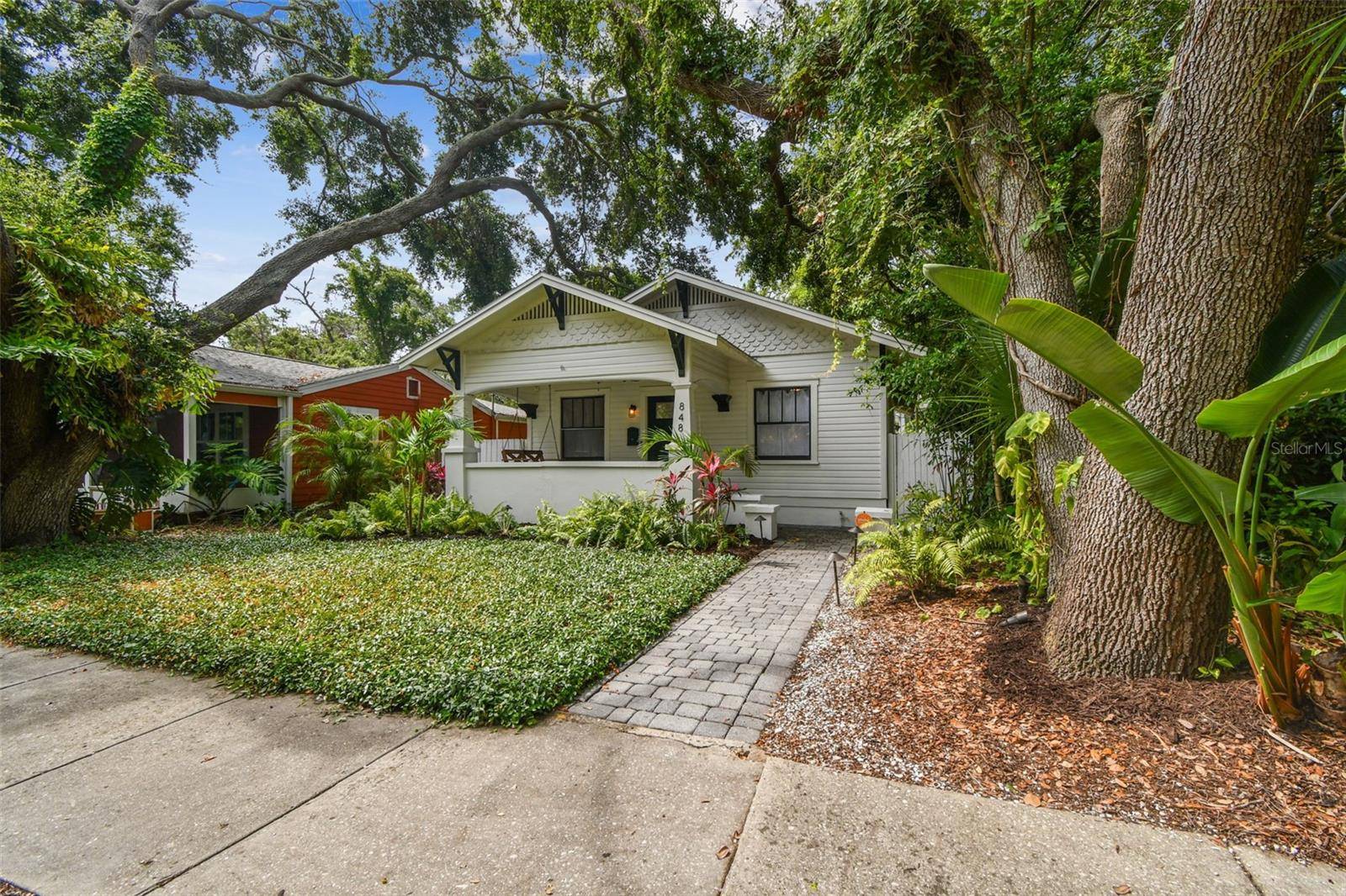 St Petersburg, FL 33701,848 9TH AVE S