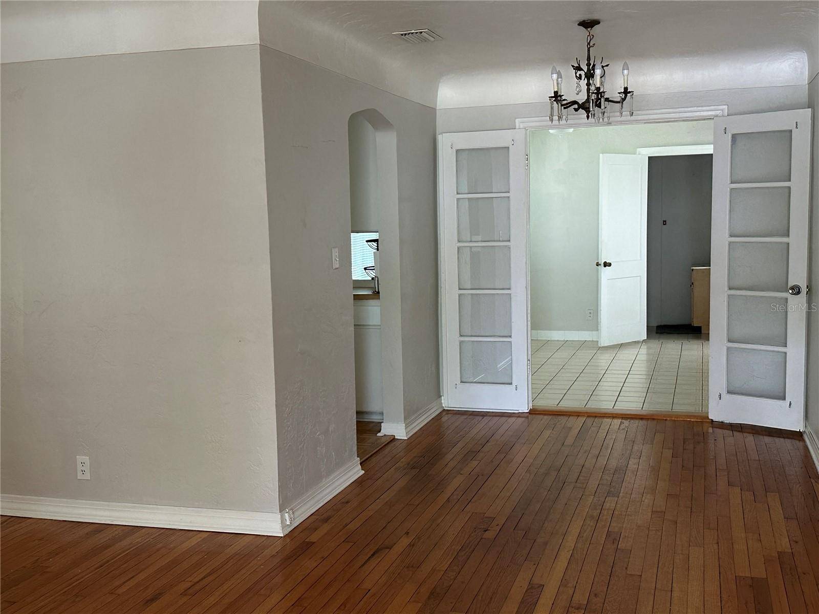St Petersburg, FL 33704,215 24TH AVE N
