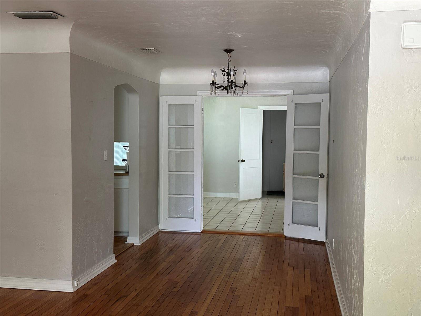St Petersburg, FL 33704,215 24TH AVE N