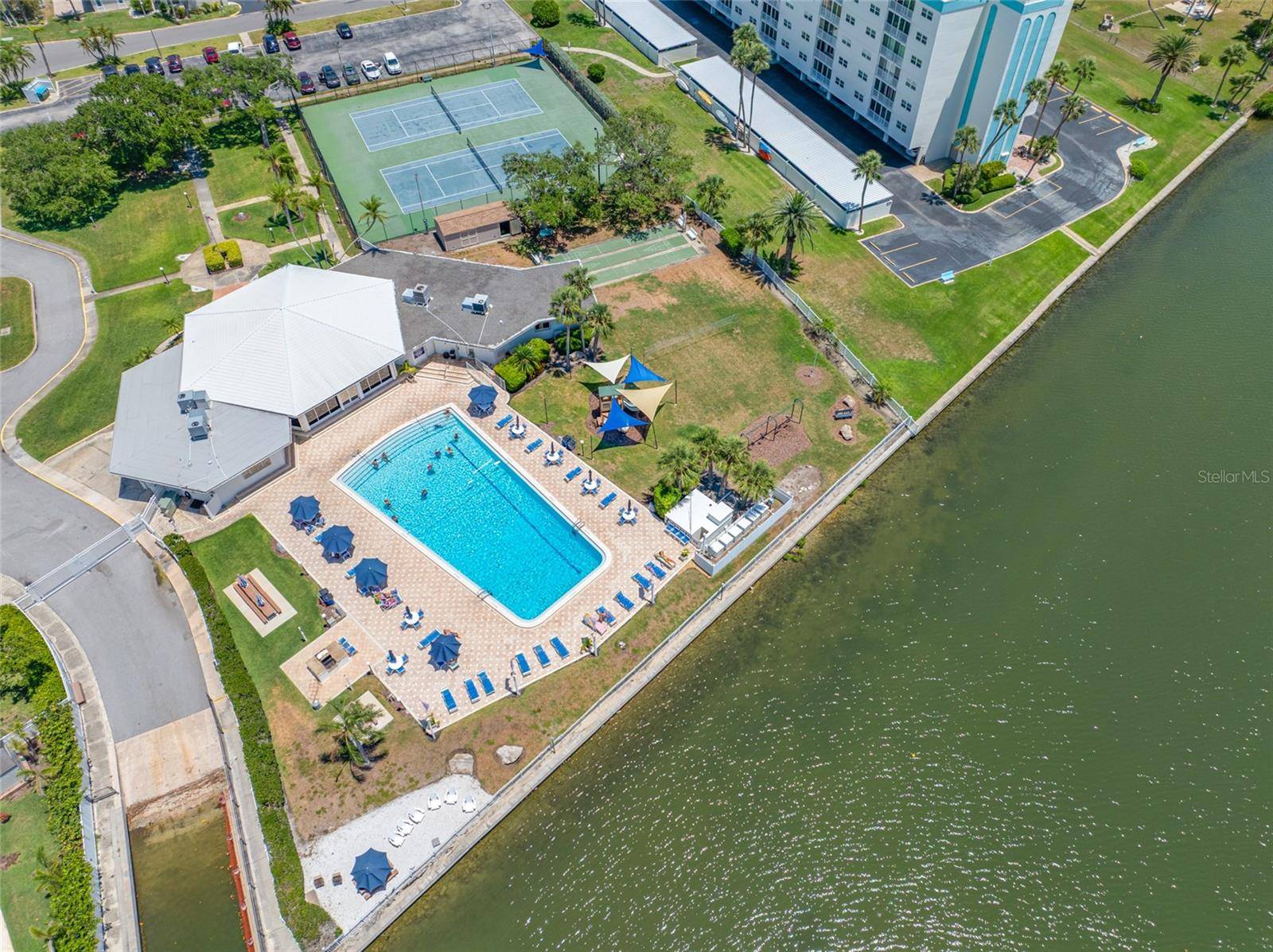 Largo, FL 33774,10216 REGAL DR #208