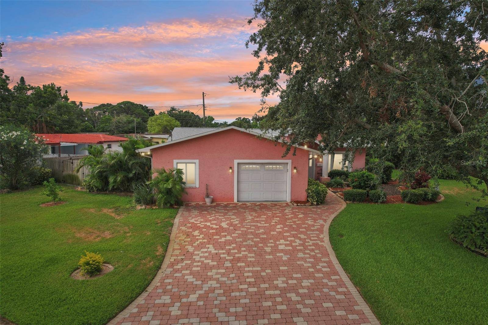 St Petersburg, FL 33702,6897 18TH ST N