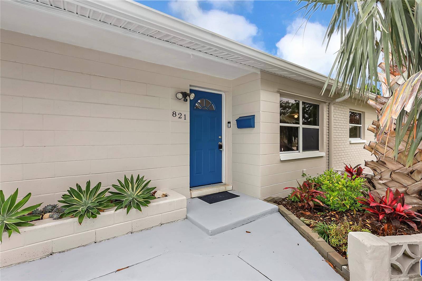 St Petersburg, FL 33705,821 52ND AVE S
