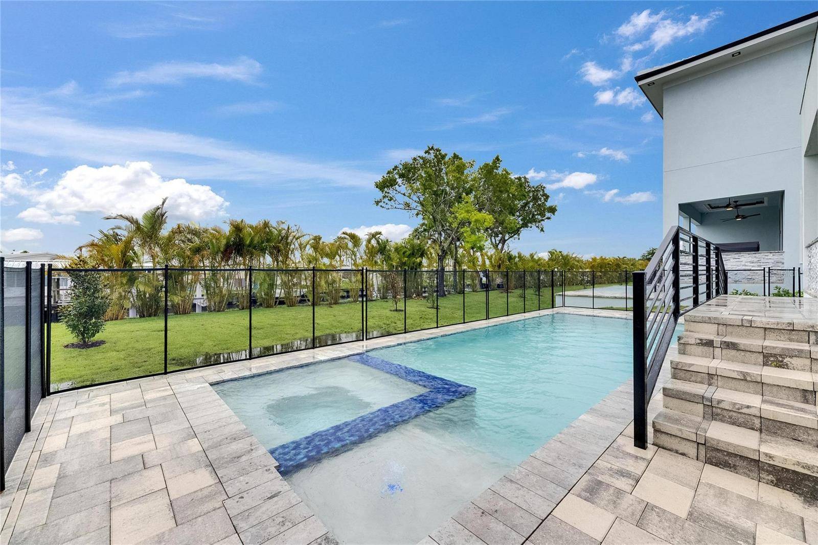 Apollo Beach, FL 33572,6528 SIMONE SHORES CIR