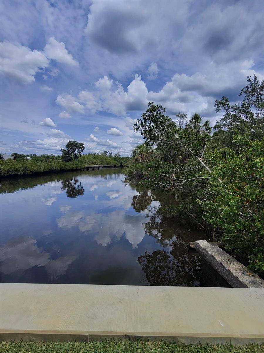 Tarpon Springs, FL 34689,190 MERES BLVD