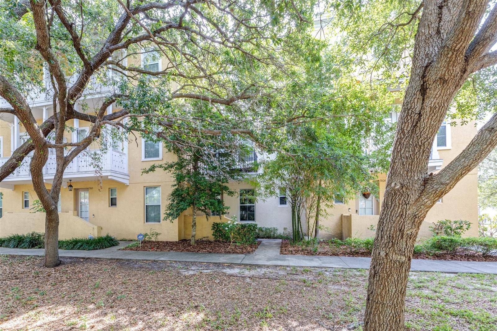 Tampa, FL 33619,962 SOMBRA ST