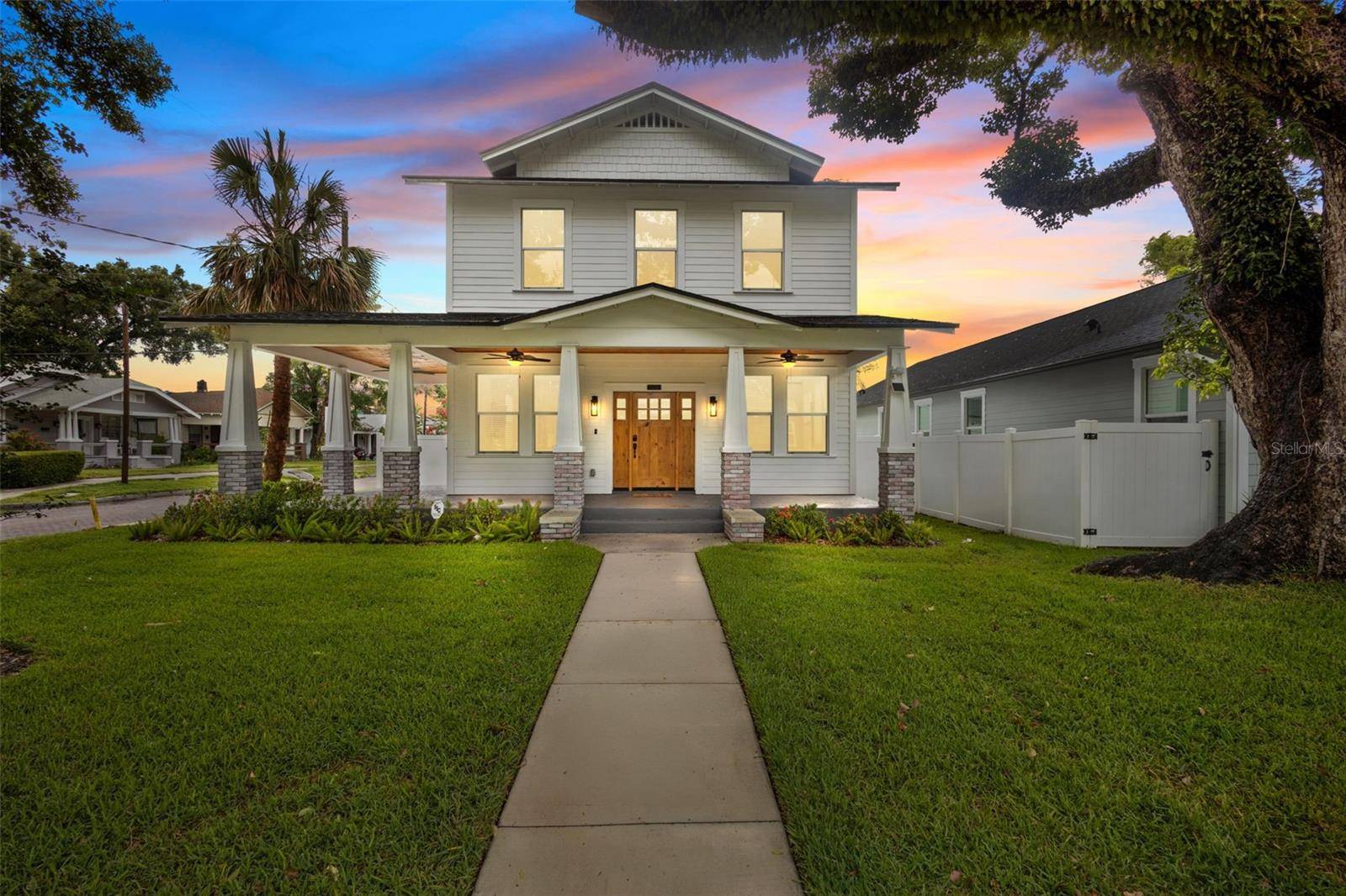 Tampa, FL 33602,502 E ROBLES ST