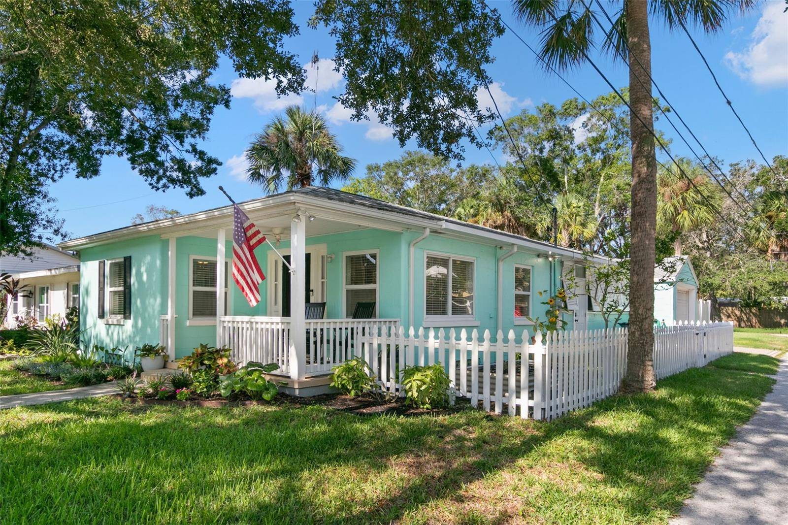 Tarpon Springs, FL 34689,302 BANANA ST