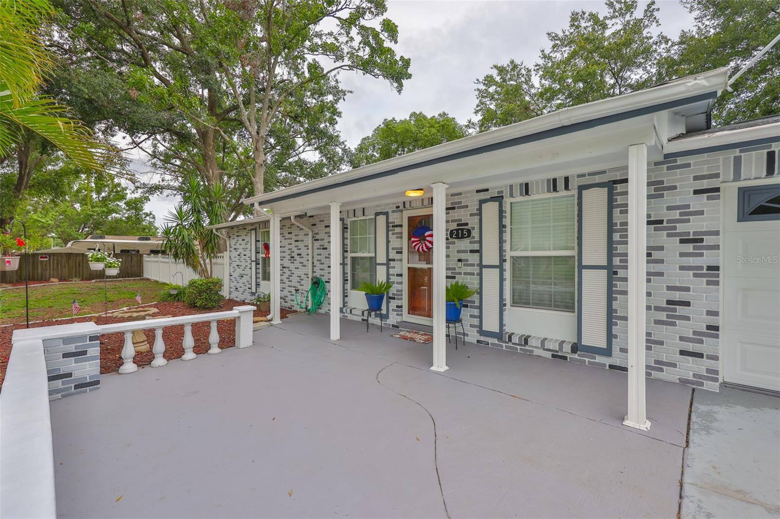 Seffner, FL 33584,215 CLAIRE DR