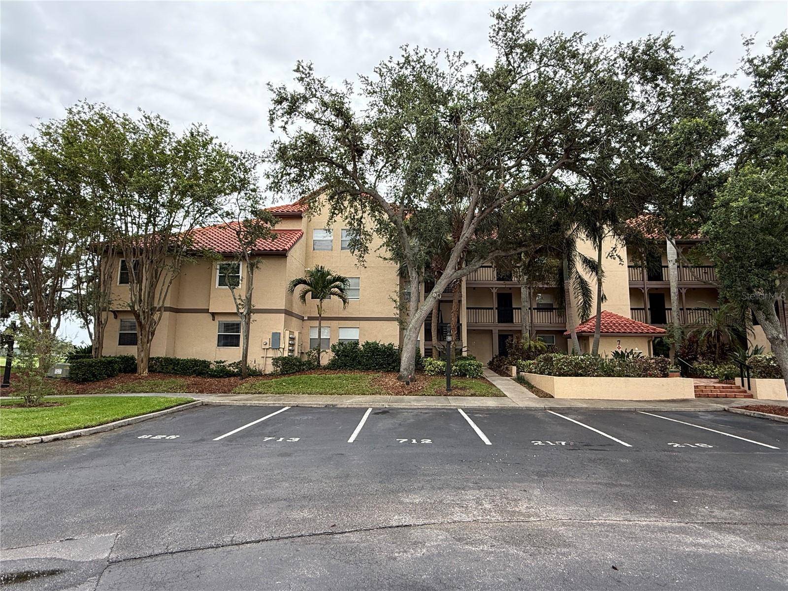 Clearwater, FL 33762,2400 FEATHER SOUND DR #712