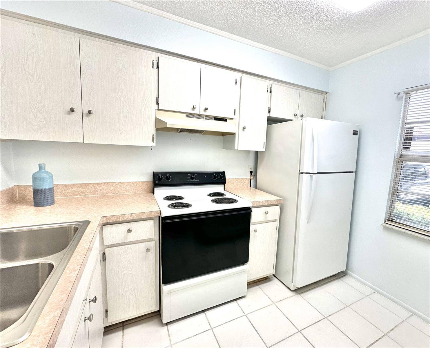 Seminole, FL 33776,13926 MISSION OAKS BLVD