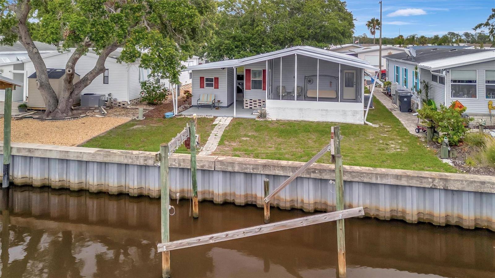 Apollo Beach, FL 33572,106 N SAINT GEORGE CIR