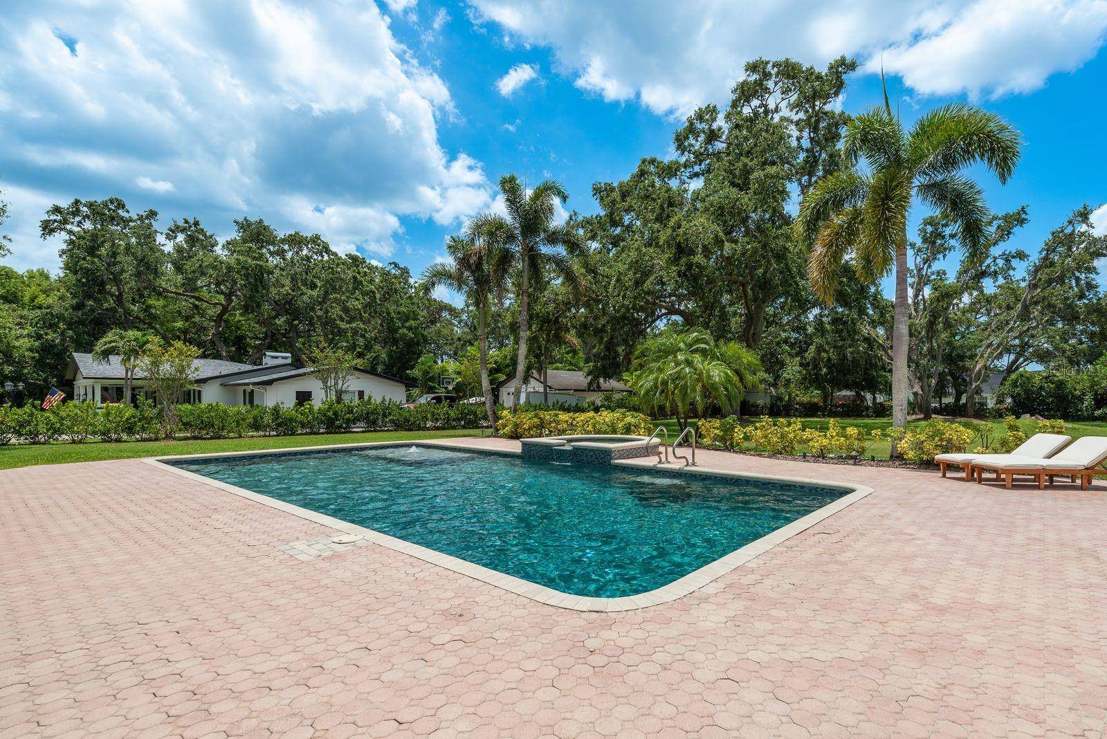 Clearwater, FL 33765,2395 CAMPBELL RD