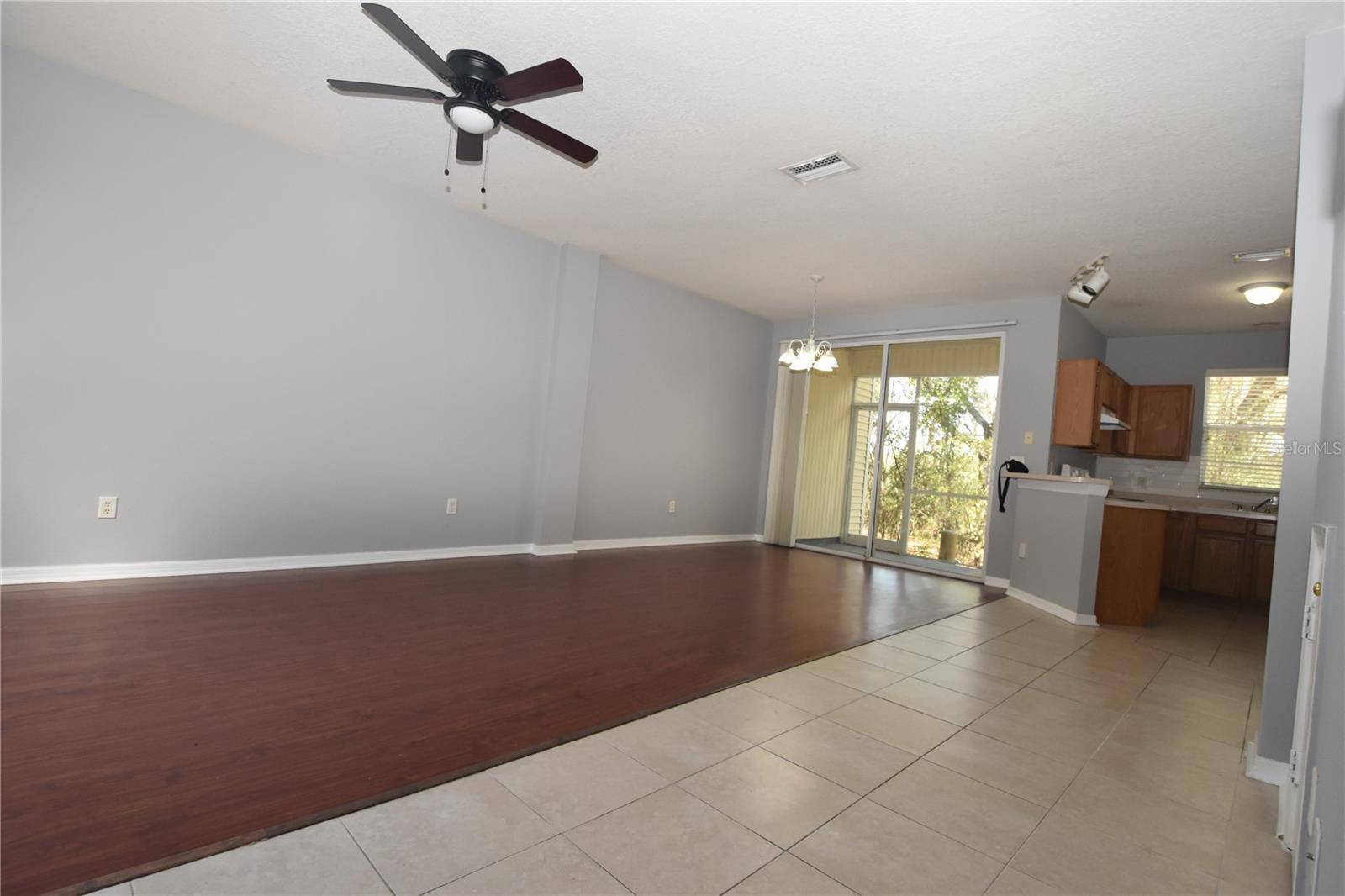 Seffner, FL 33584,11048 BLACK SWAN CT