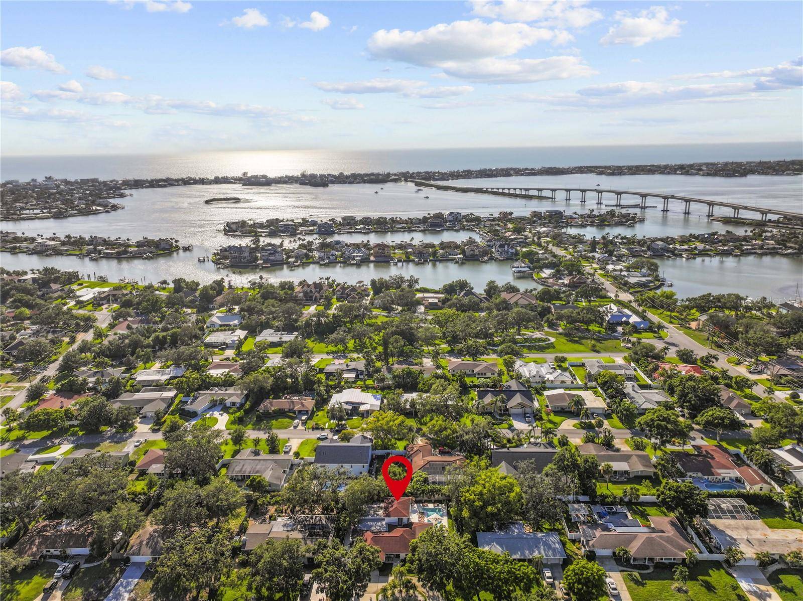 Largo, FL 33770,208 LIVE OAK LN