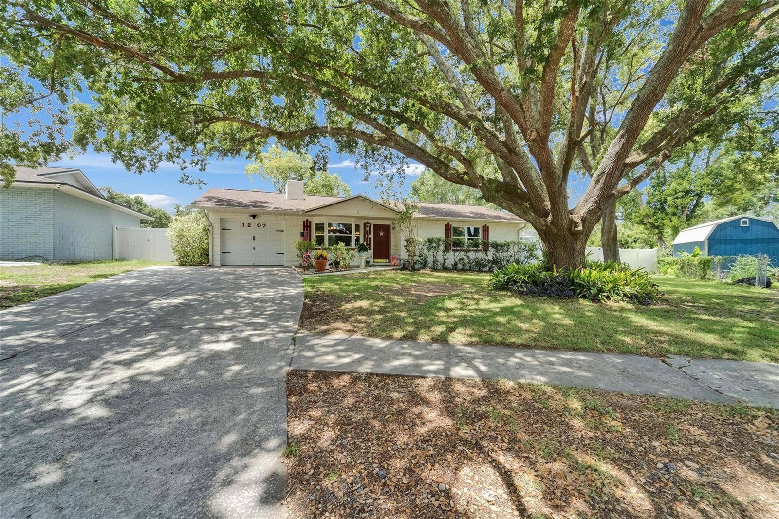 Seffner, FL 33584,1207 OAK VALLEY DR