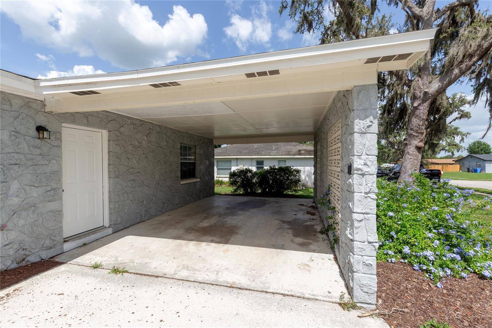 Seffner, FL 33584,212 GAY RD