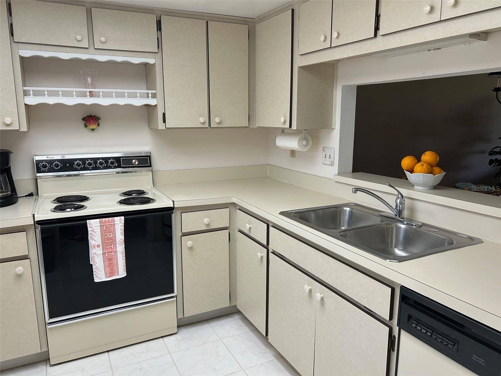Clearwater, FL 33763,2541 LAURELWOOD DR #8C