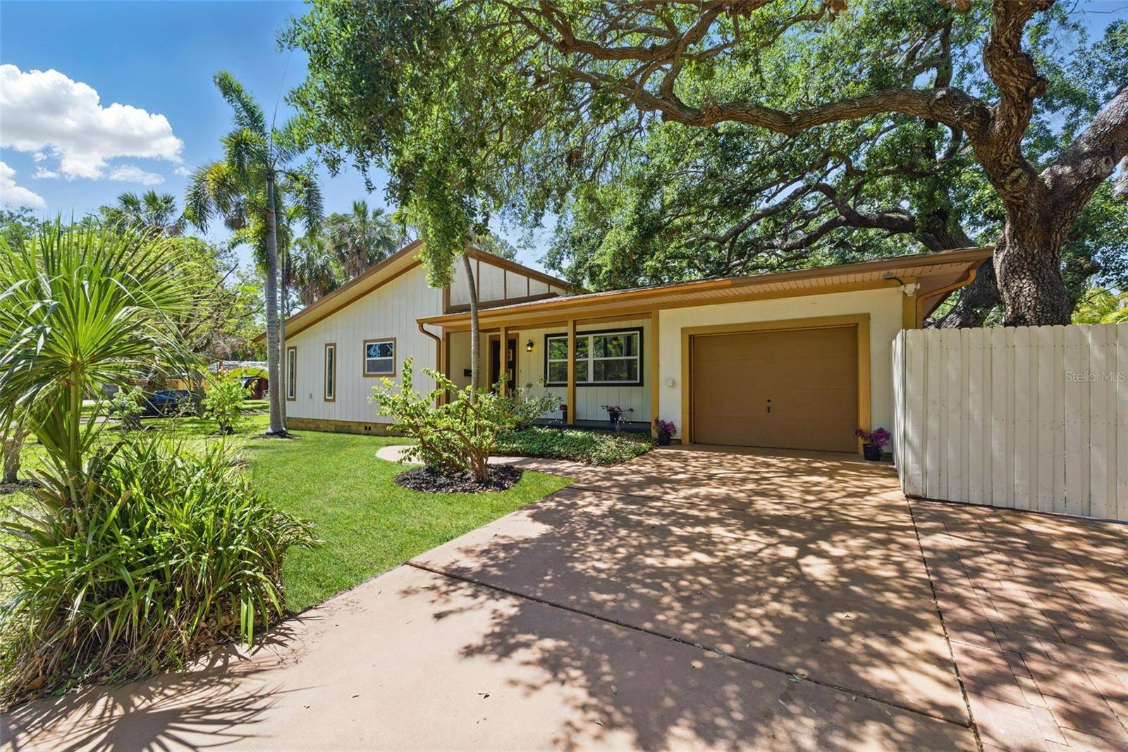 St Petersburg, FL 33705,4926 CAMELLIA WAY S