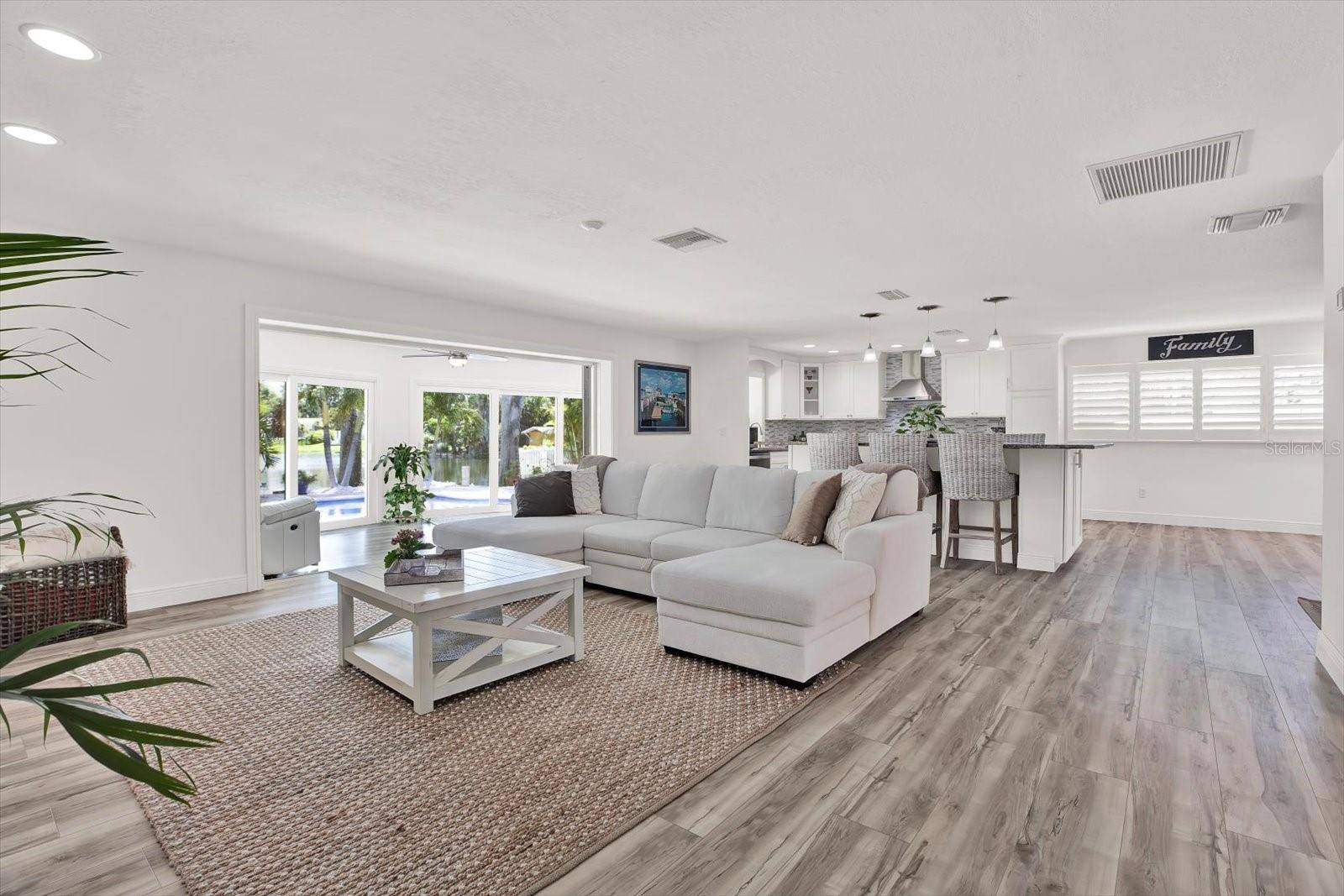 Seminole, FL 33772,5473 BAYSHORE DR