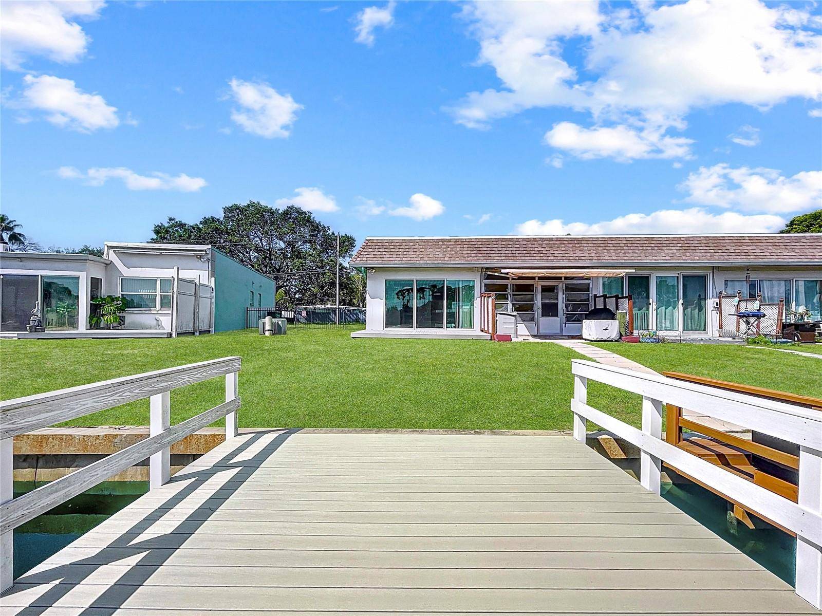 Palm Harbor, FL 34683,599 WESTWINDS DR #9