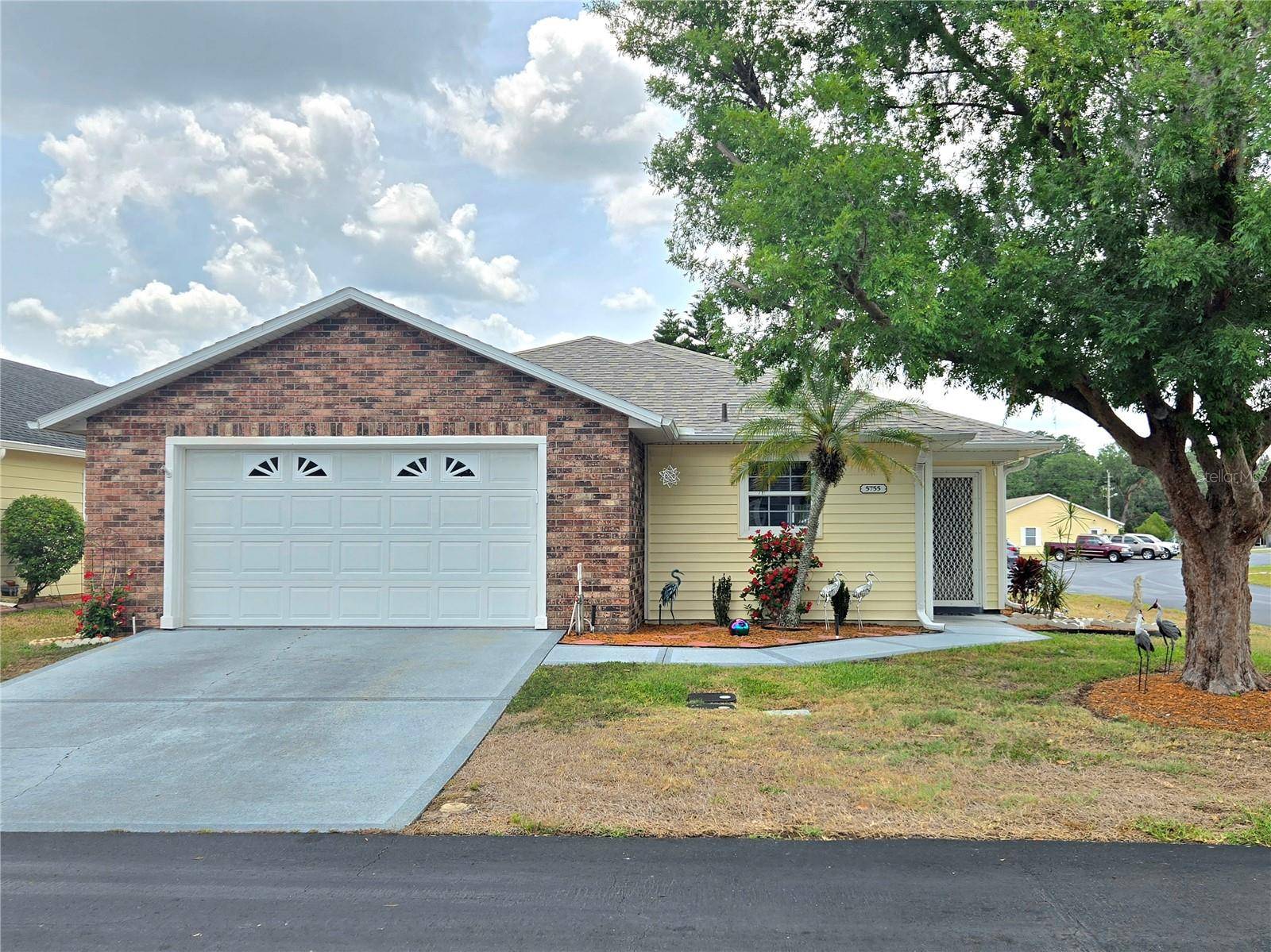 Zephyrhills, FL 33542,5755 YORKSHIRE DR