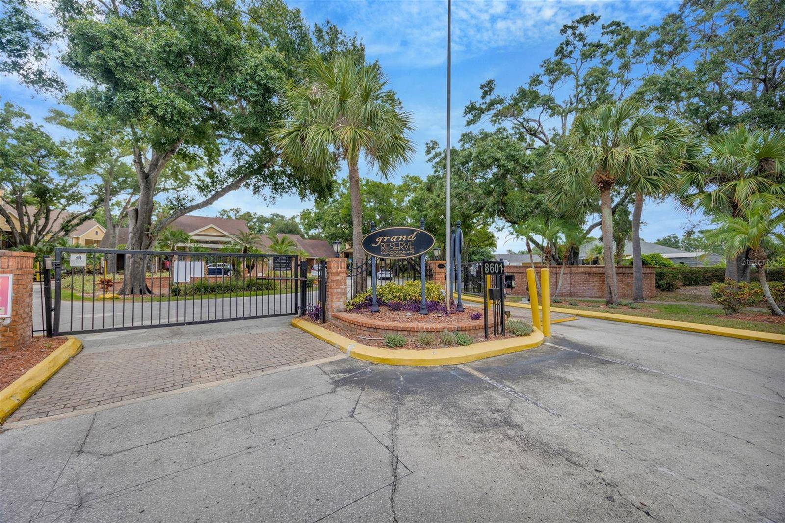 Tampa, FL 33614,8647 MALLARD RESERVE DR #205