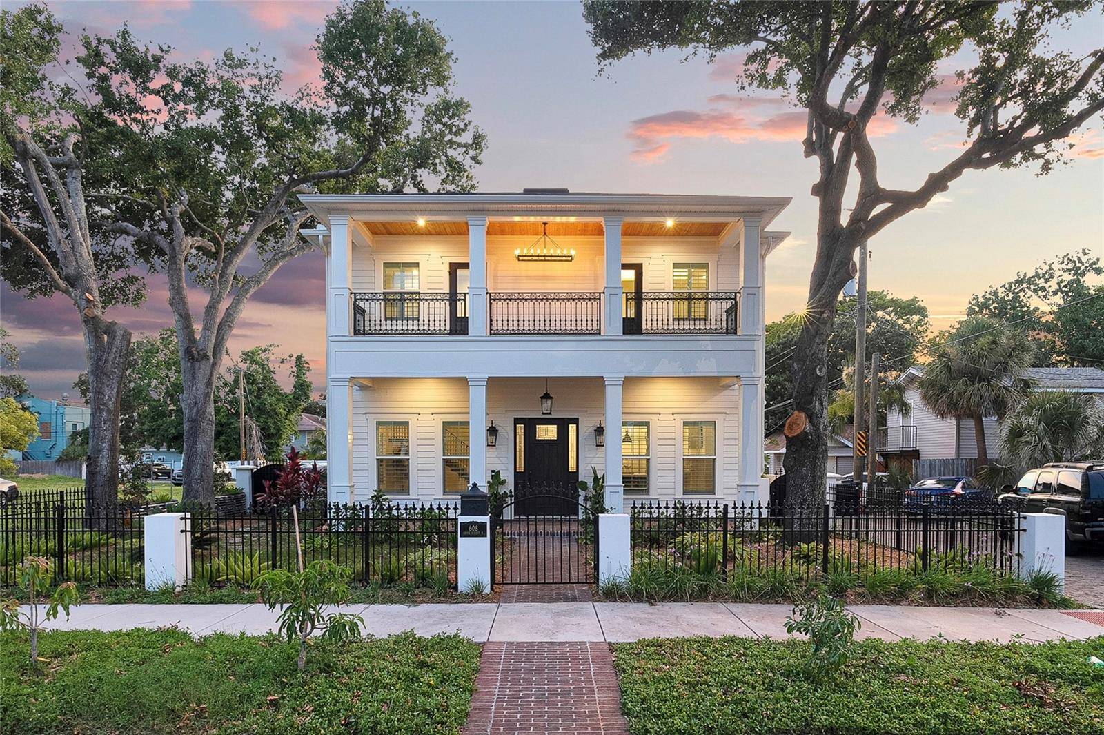 St Petersburg, FL 33701,608 GROVE ST N