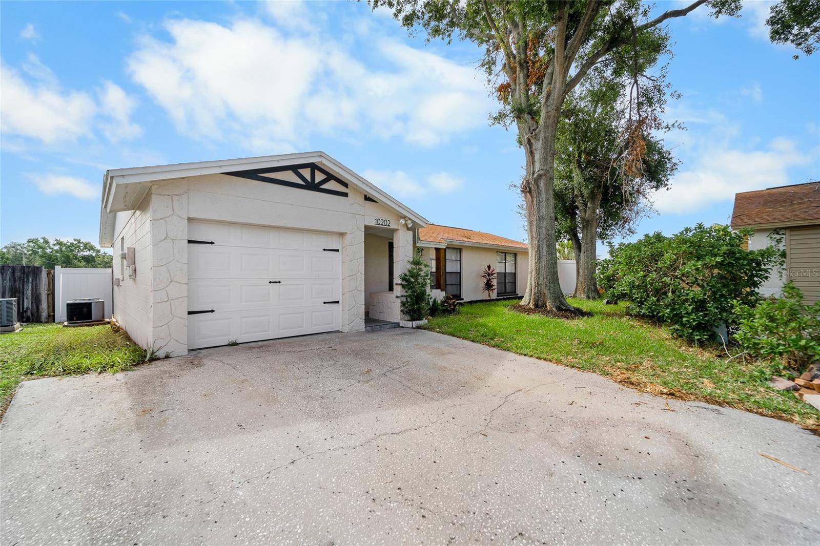 Tampa, FL 33615,10202 BELLHURST CT