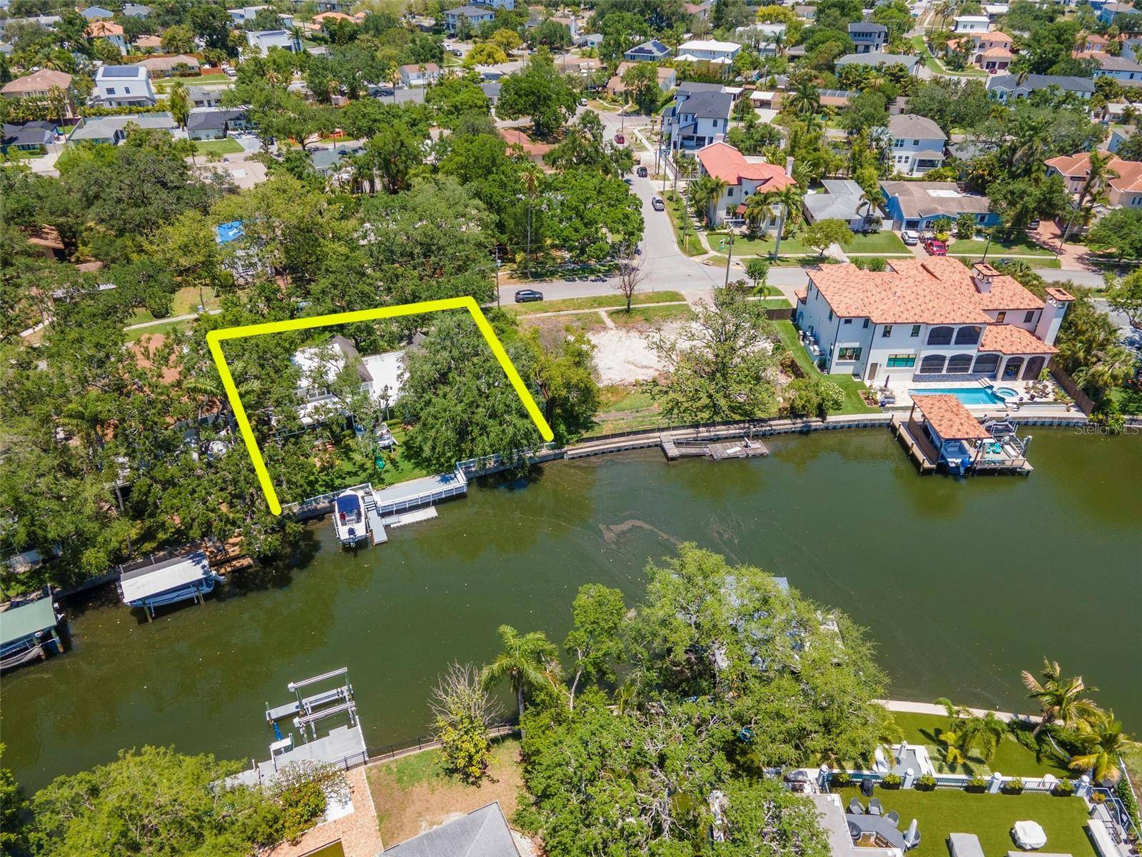 Tampa, FL 33606,560 BOSPHOROUS AVE