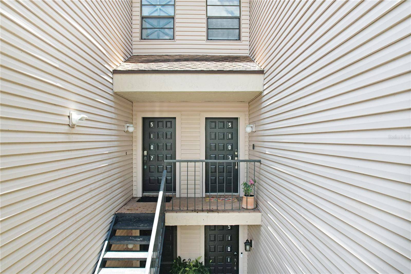 Tampa, FL 33617,5103 PURITAN CIR #5103