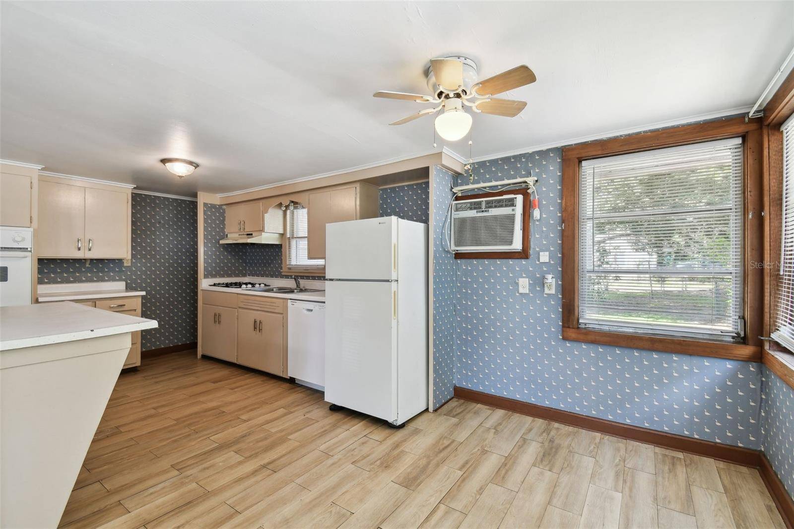 Zephyrhills, FL 33542,5906 12TH ST