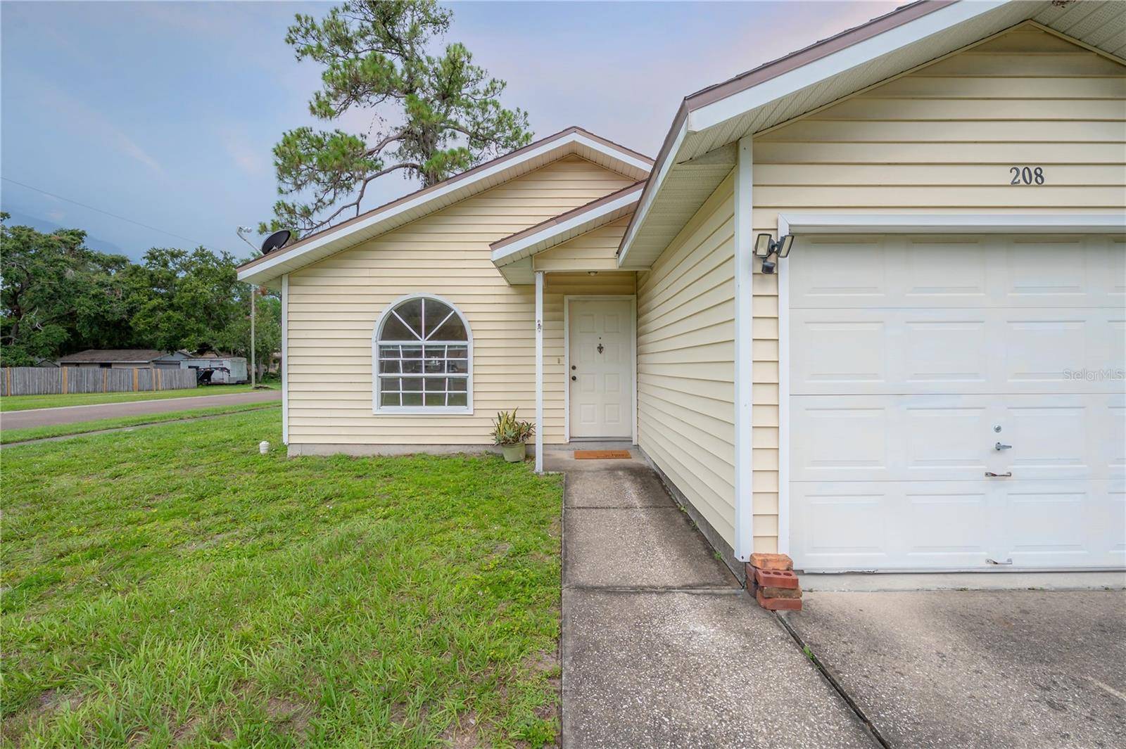 Oldsmar, FL 34677,208 OAKWOOD BLVD