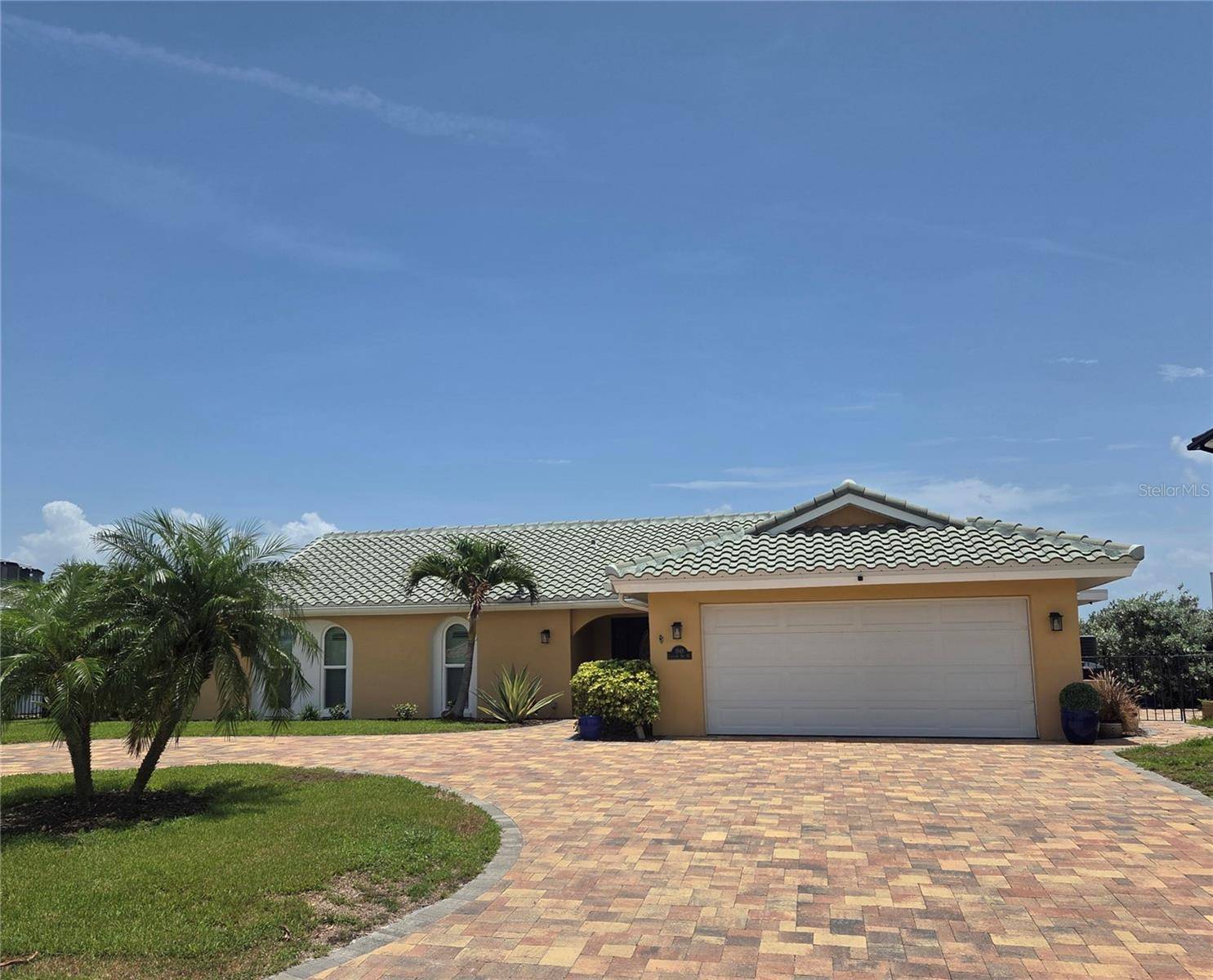 St Petersburg, FL 33703,1948 CAROLINA AVE NE
