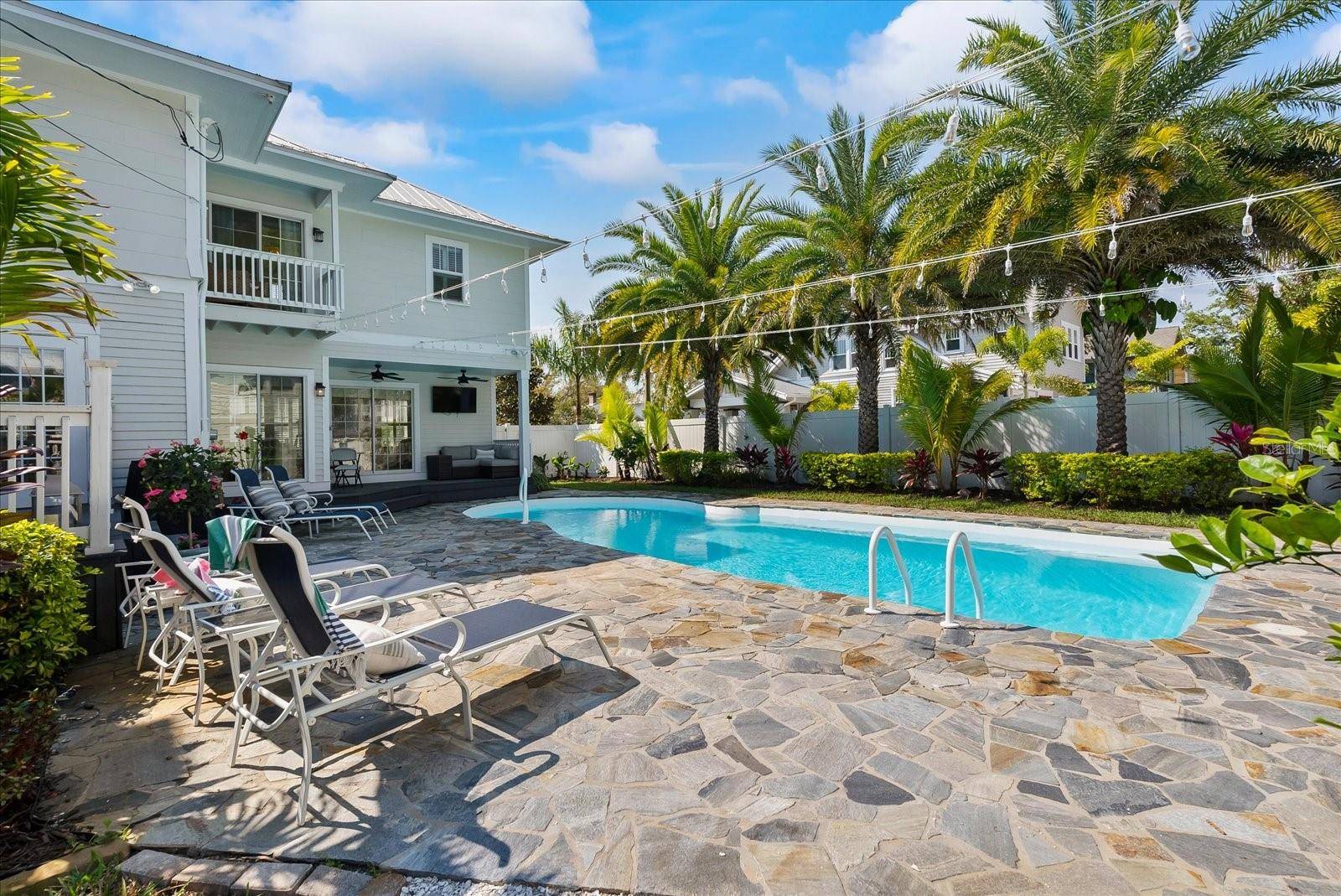 St Petersburg, FL 33701,235 10TH AVE NE