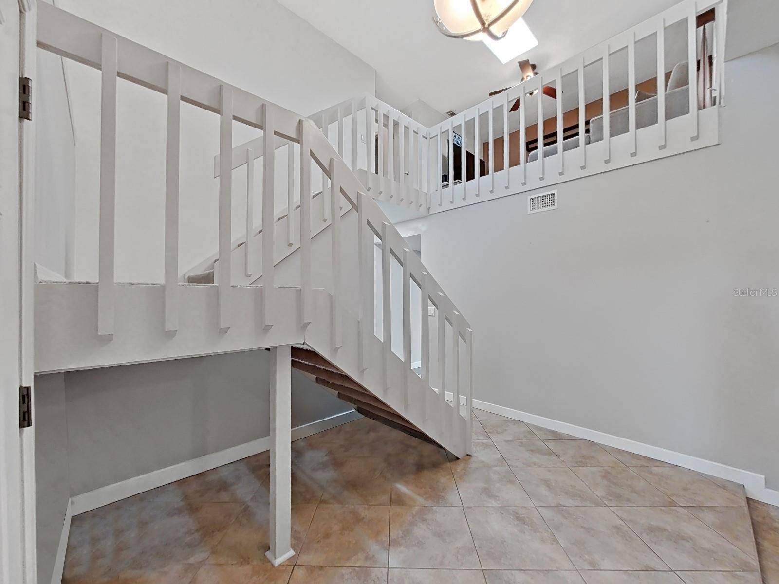 Palm Harbor, FL 34683,852 VILLAGE WAY