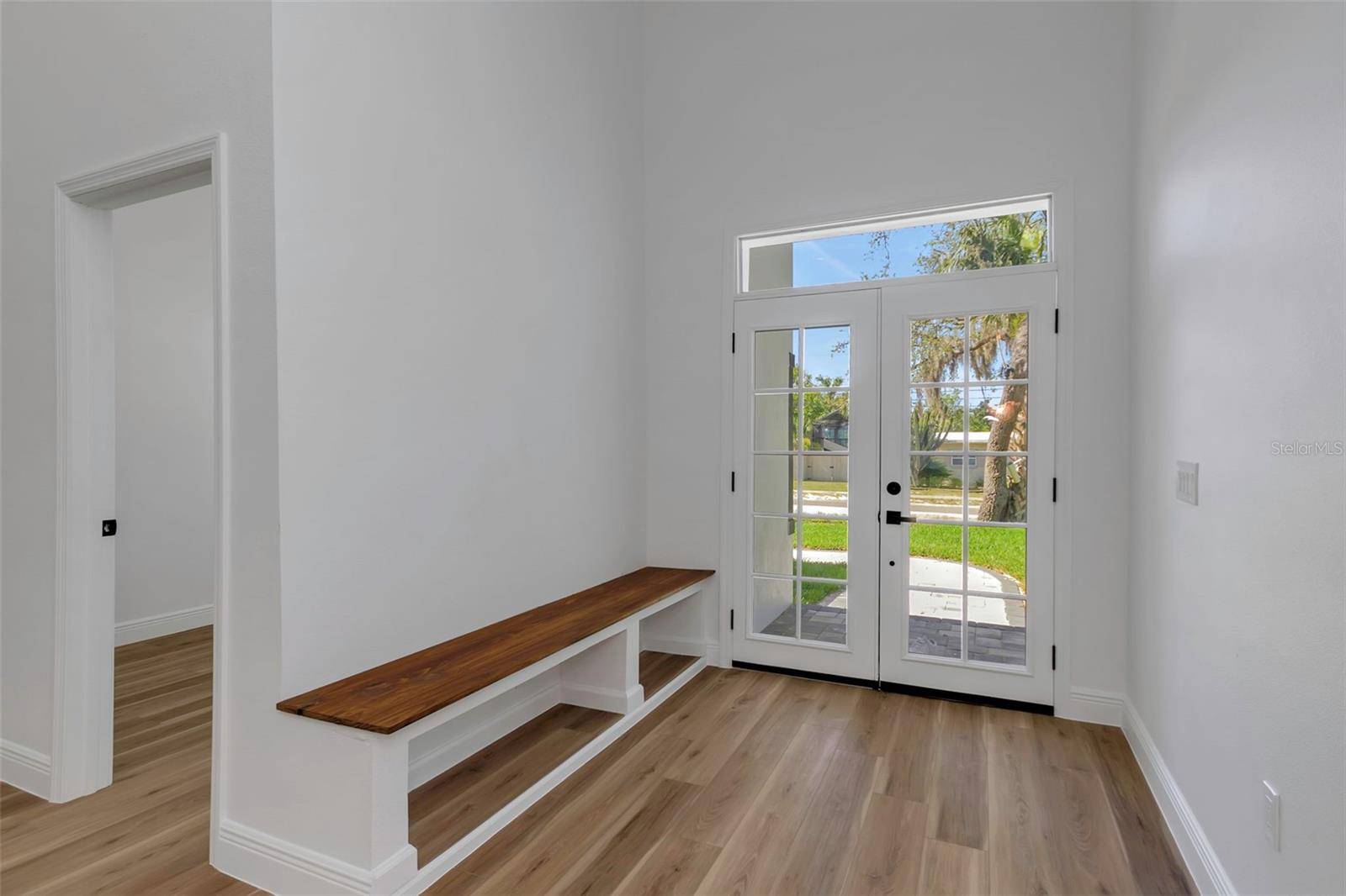 Tarpon Springs, FL 34689,1213 E LEMON ST