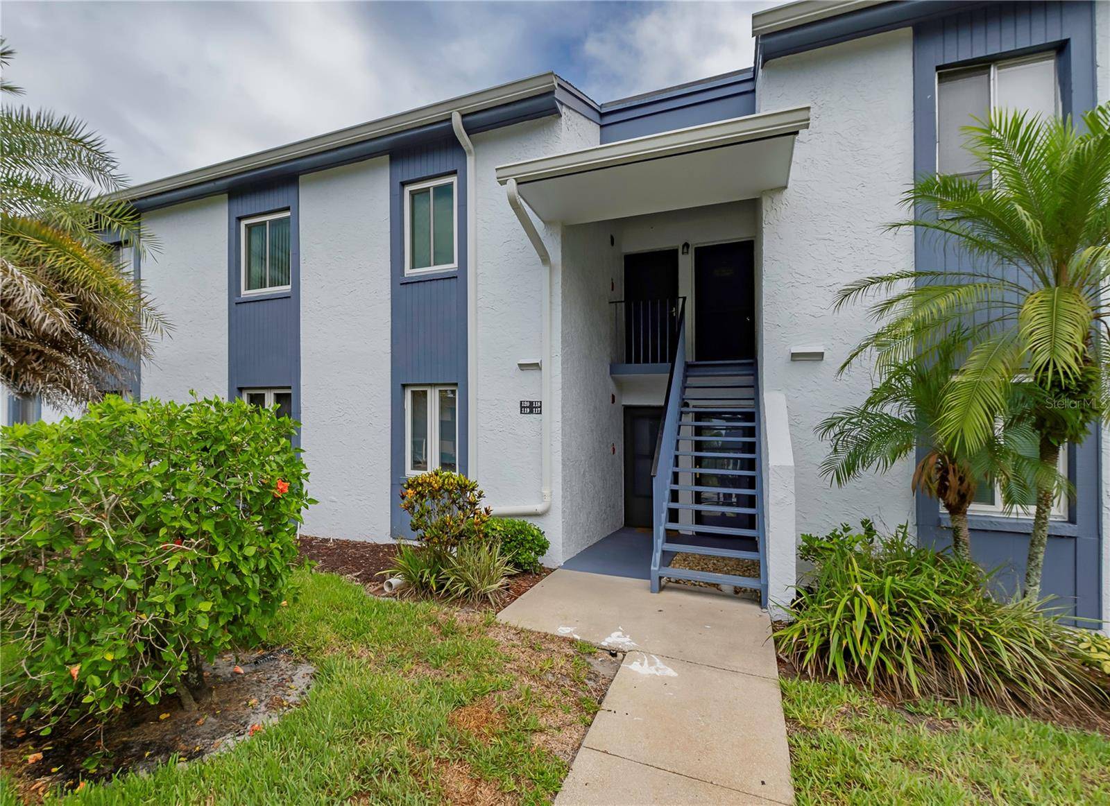 Oldsmar, FL 34677,120 CYPRESS LN #120