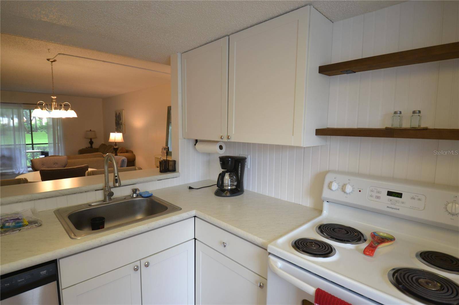 Oldsmar, FL 34677,123 CYPRESS CT
