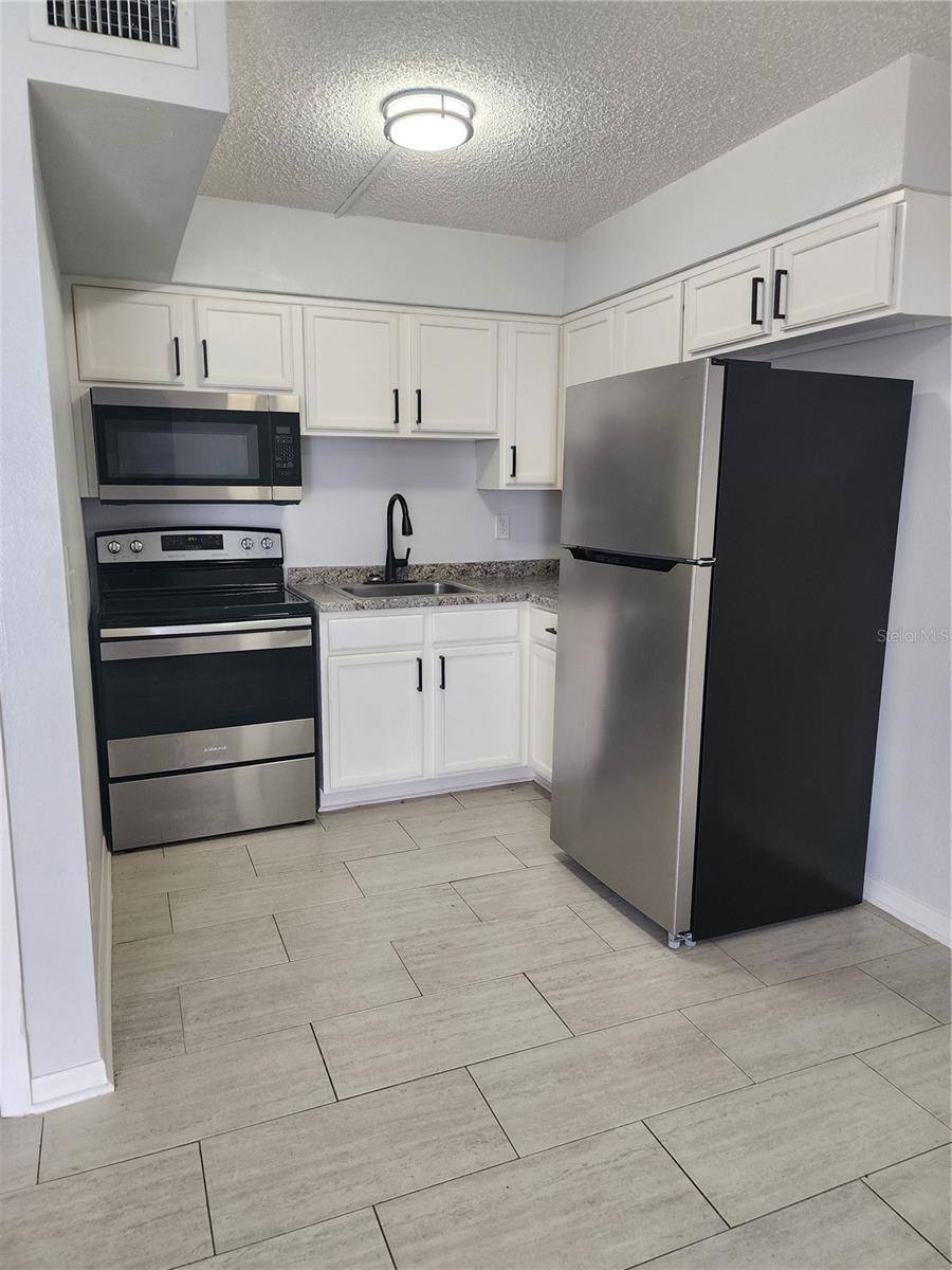 Tampa, FL 33609,3710 W CASS ST #17