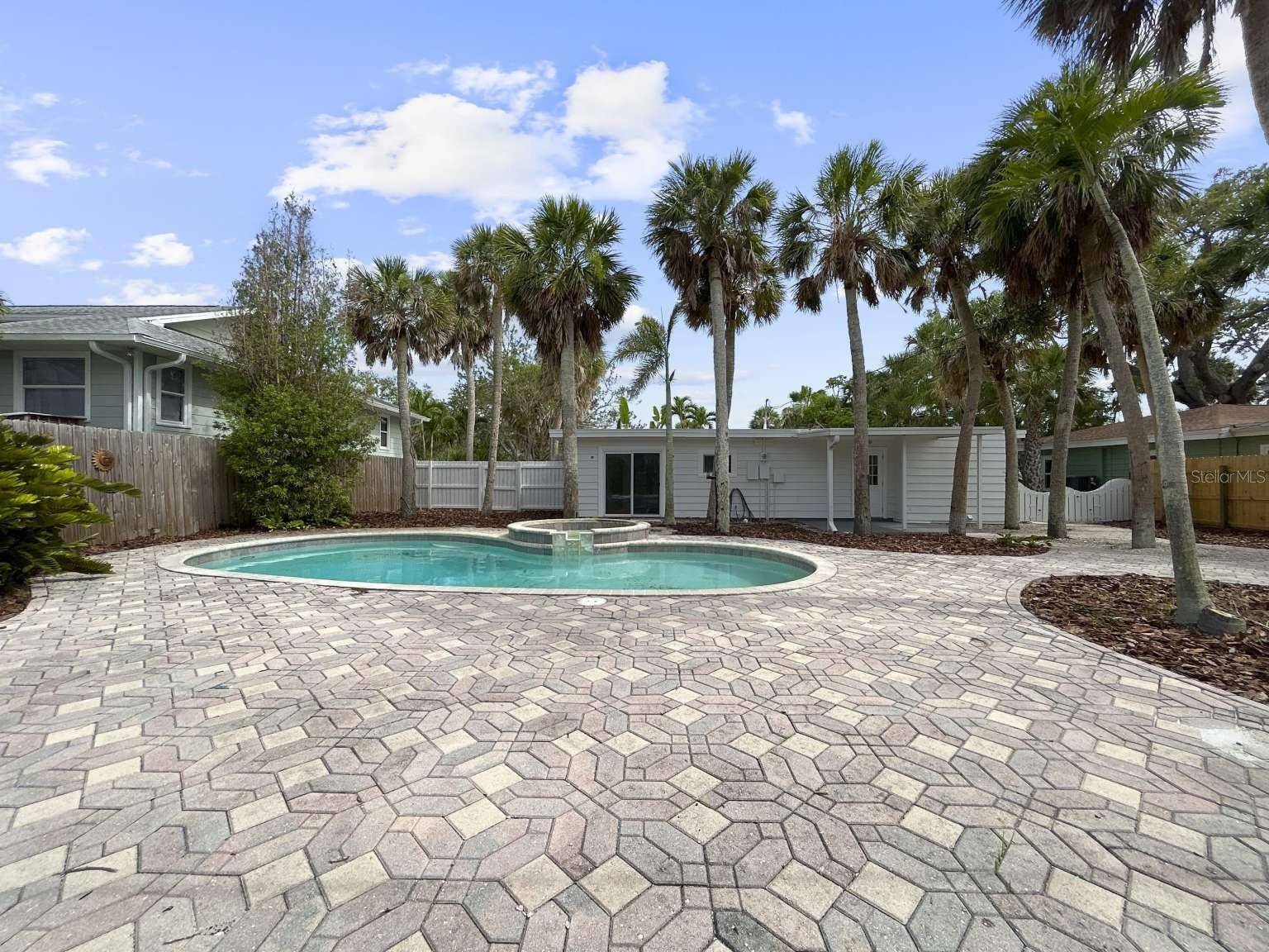 Sarasota, FL 34242,451 AVENIDA DE MAYO
