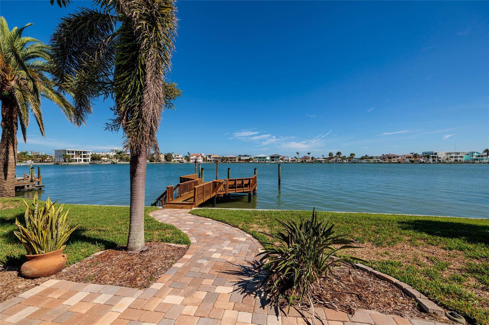 North Redington Beach, FL 33708,208 BATH CLUB BLVD N