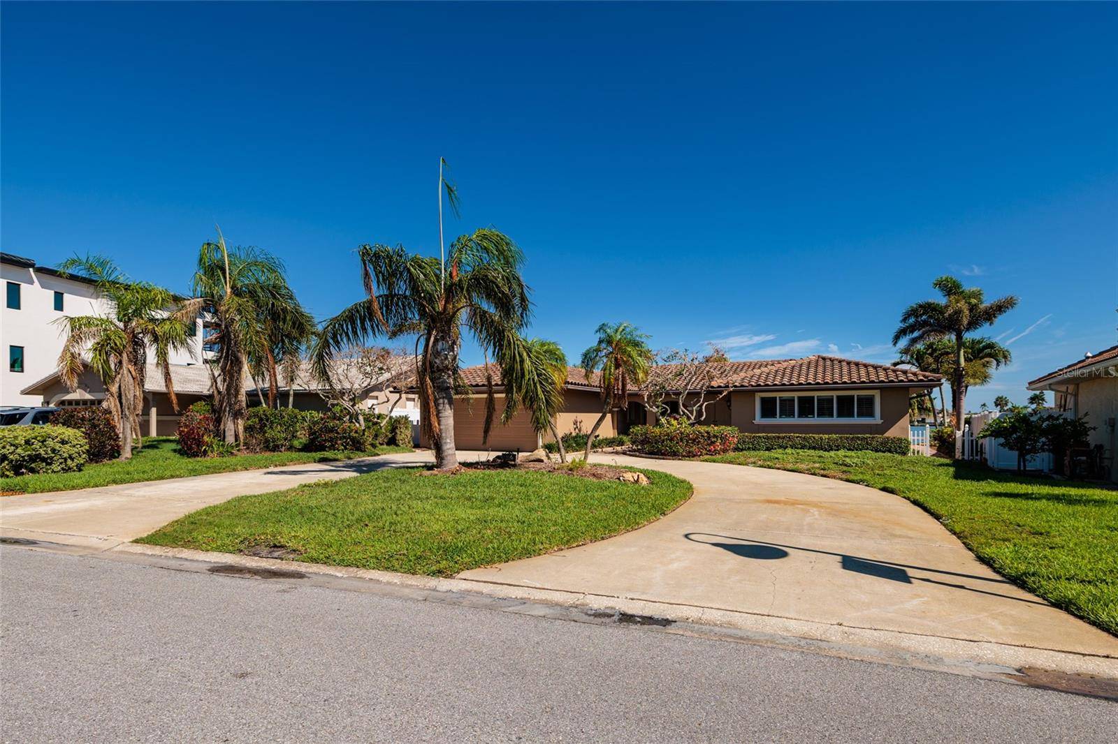 North Redington Beach, FL 33708,208 BATH CLUB BLVD N