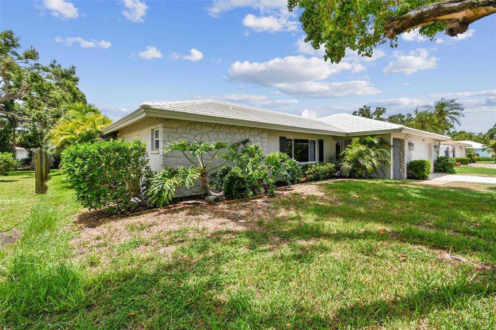 Sarasota, FL 34231,2418 CARDWELL WAY