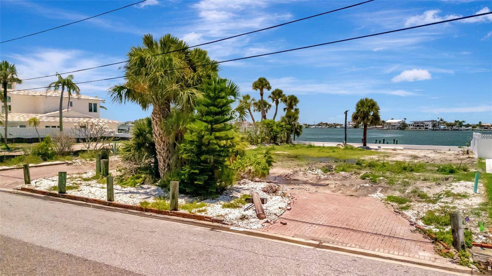 St Petersburg, FL 33707,7056 S SHORE DR S