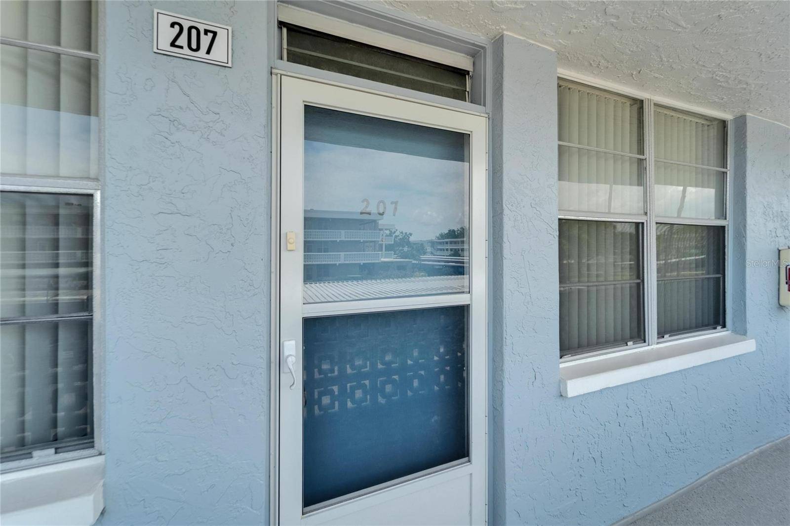 St Petersburg, FL 33703,4895 BAY ST NE #207